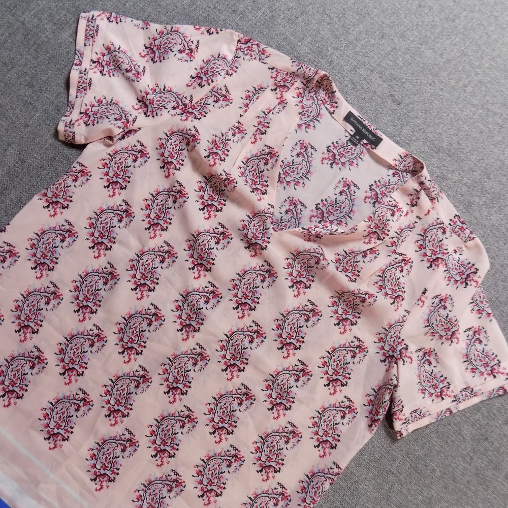 Banana Republic Blouse Womens Medium Pink Excellent Paisley V-Neck Short Sleeve